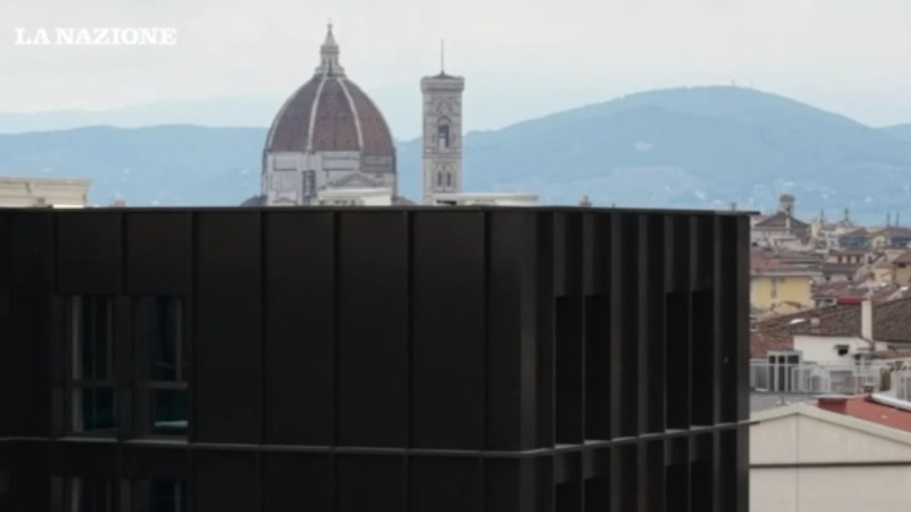 Dünyaca ünlü tarihi şehirde 'çirkin bina' krizi