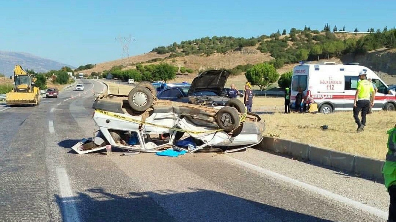 Kavşakta feci kaza: Ölü ve yaralılar var