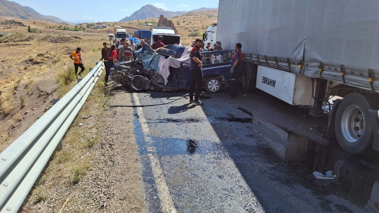 Hakkari'de feci kaza: 4 ölü, 2 yaralı