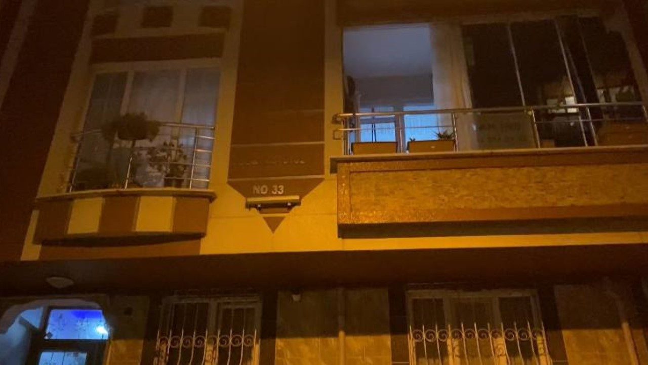 Balkonda ceset bulundu