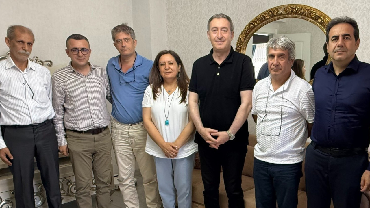 DEM'den Öcalan'ın tahliye edilen sekreteryasına ziyaret