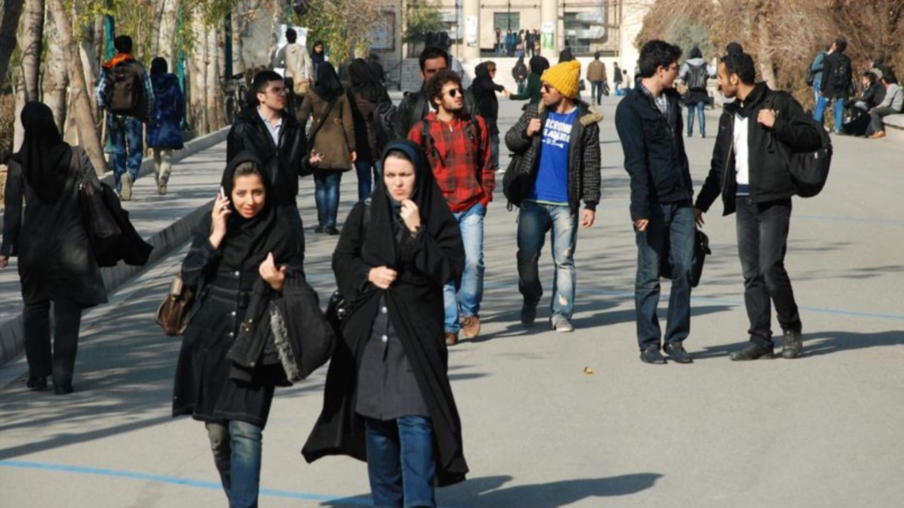 Komşuda bekarlık araştırması: Gençler evlenmiyor