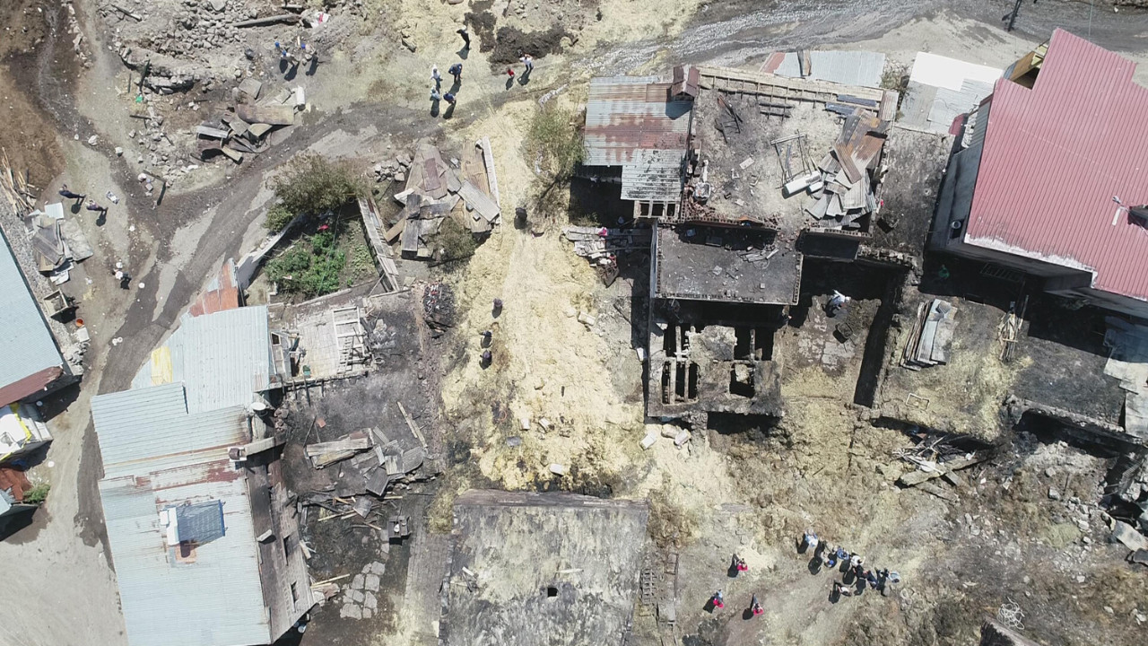 Köylüler isyan etti: Bir haftada üç yangın, onlarca ev ve ahır kül oldu