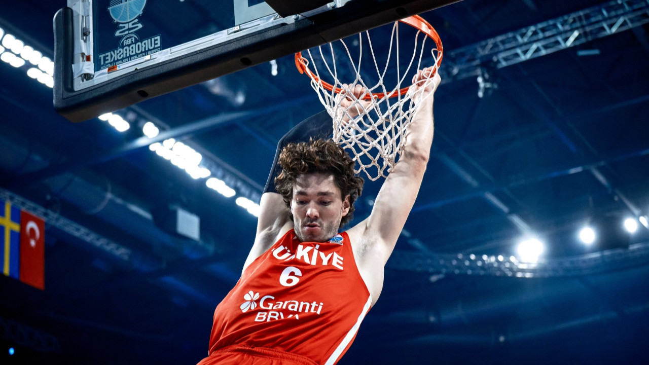 12 Dev Adam, grup liderliği aşkına parkeye çıkıyor: Rakip Sırbistan