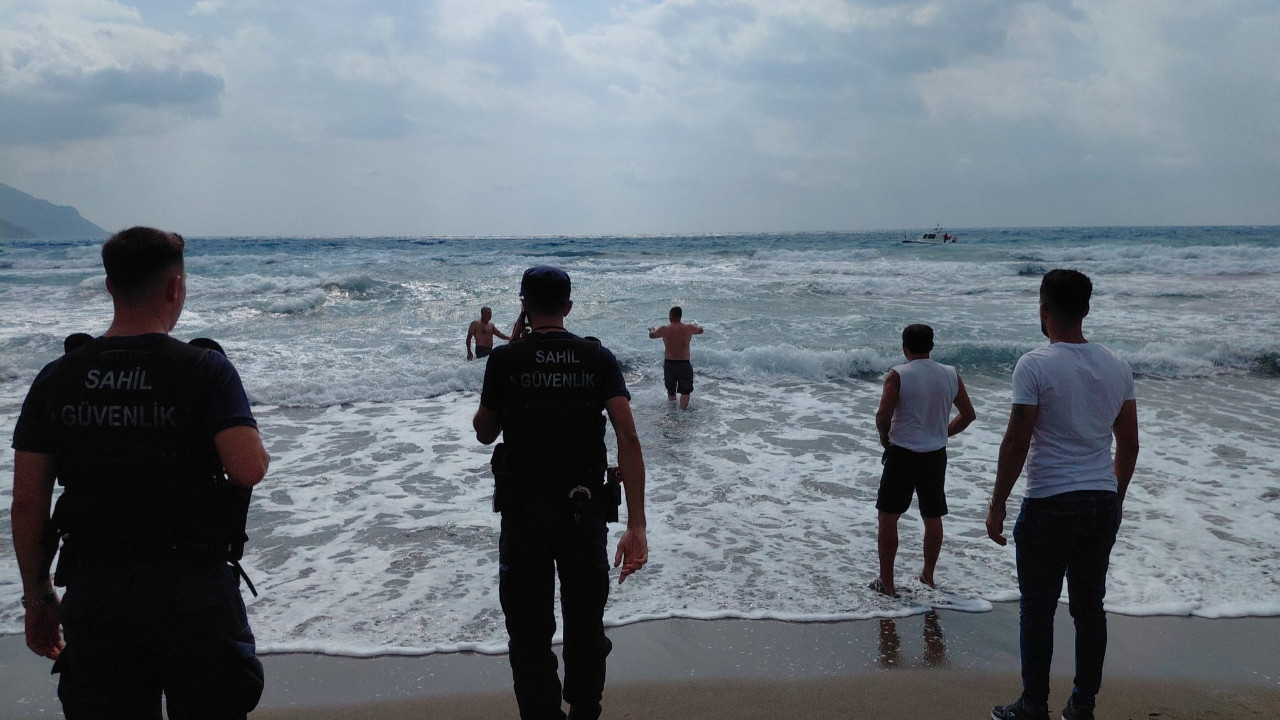 Denize giren kardeşlerden biri öldü, diğerinin durumu ağır