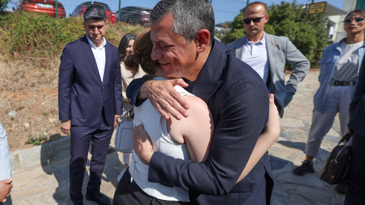 Özgür Özel, Ferdi Zeyrek'in kızını üniversiteye kaydettirdi: Velisiyim