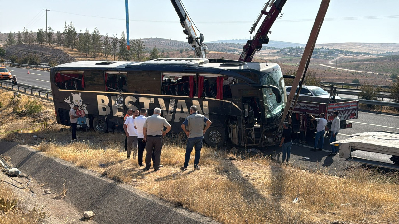 Şanlıurfa'da yolcu otobüsü devrildi: 30 kişi yaralandı