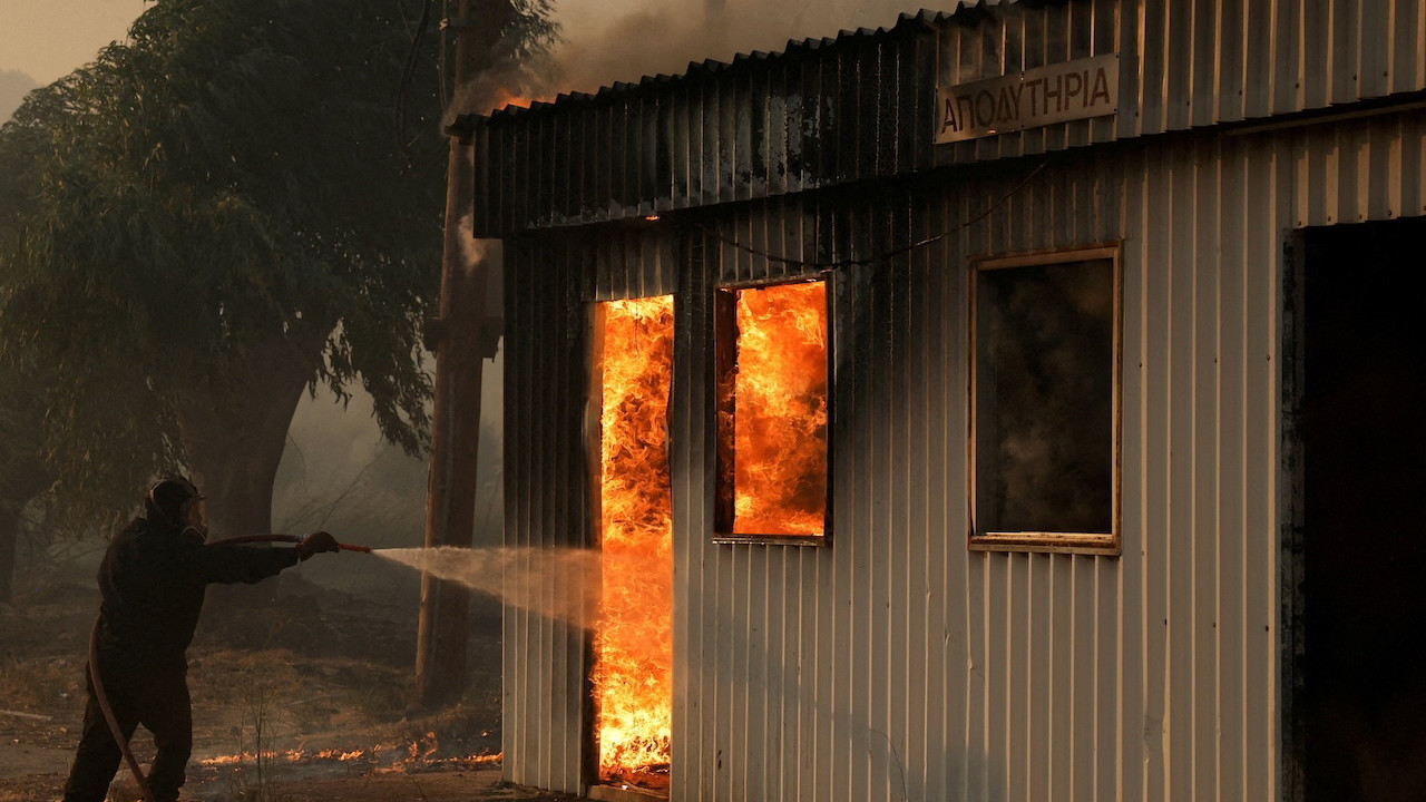 Komşuda 470 bin dönümden fazla alan kül oldu