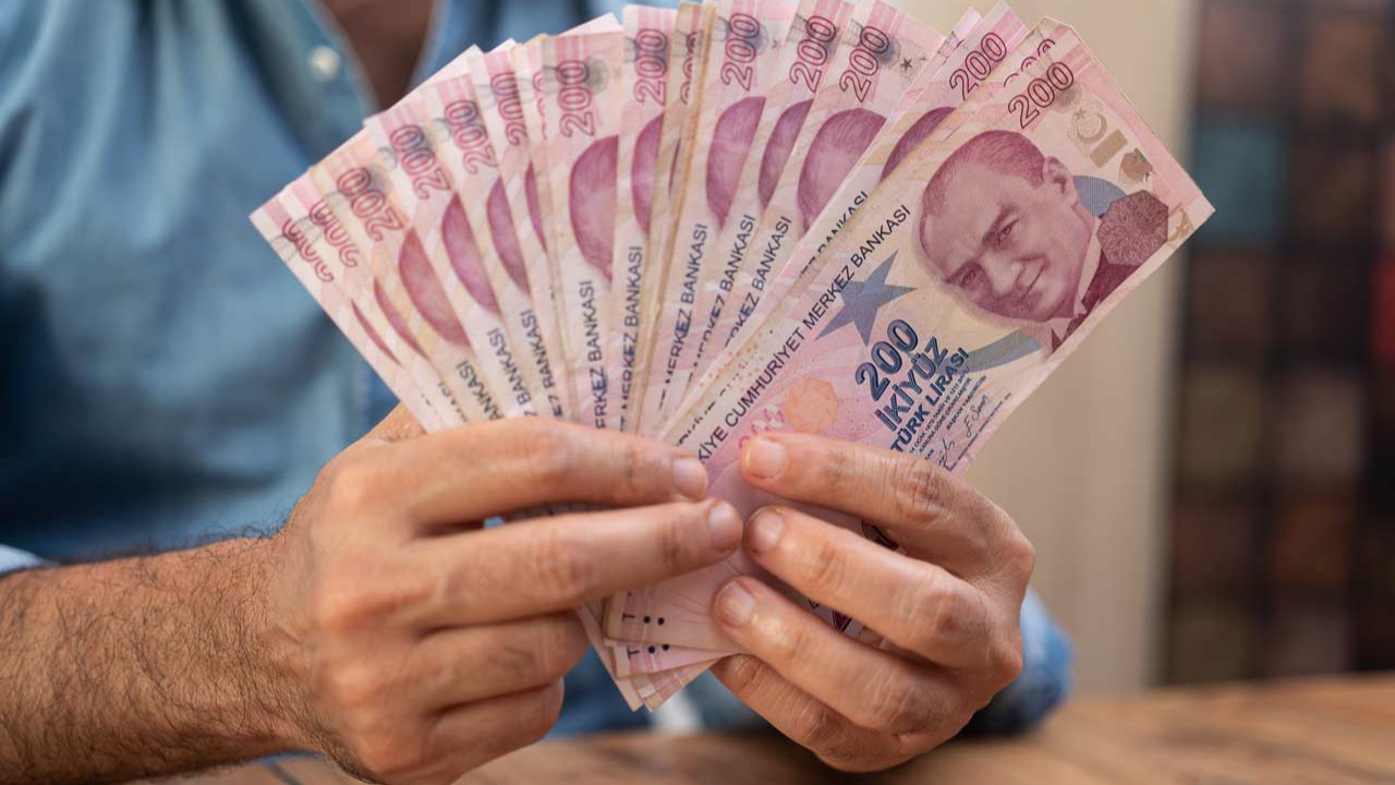 200 lirayı pul ettiler