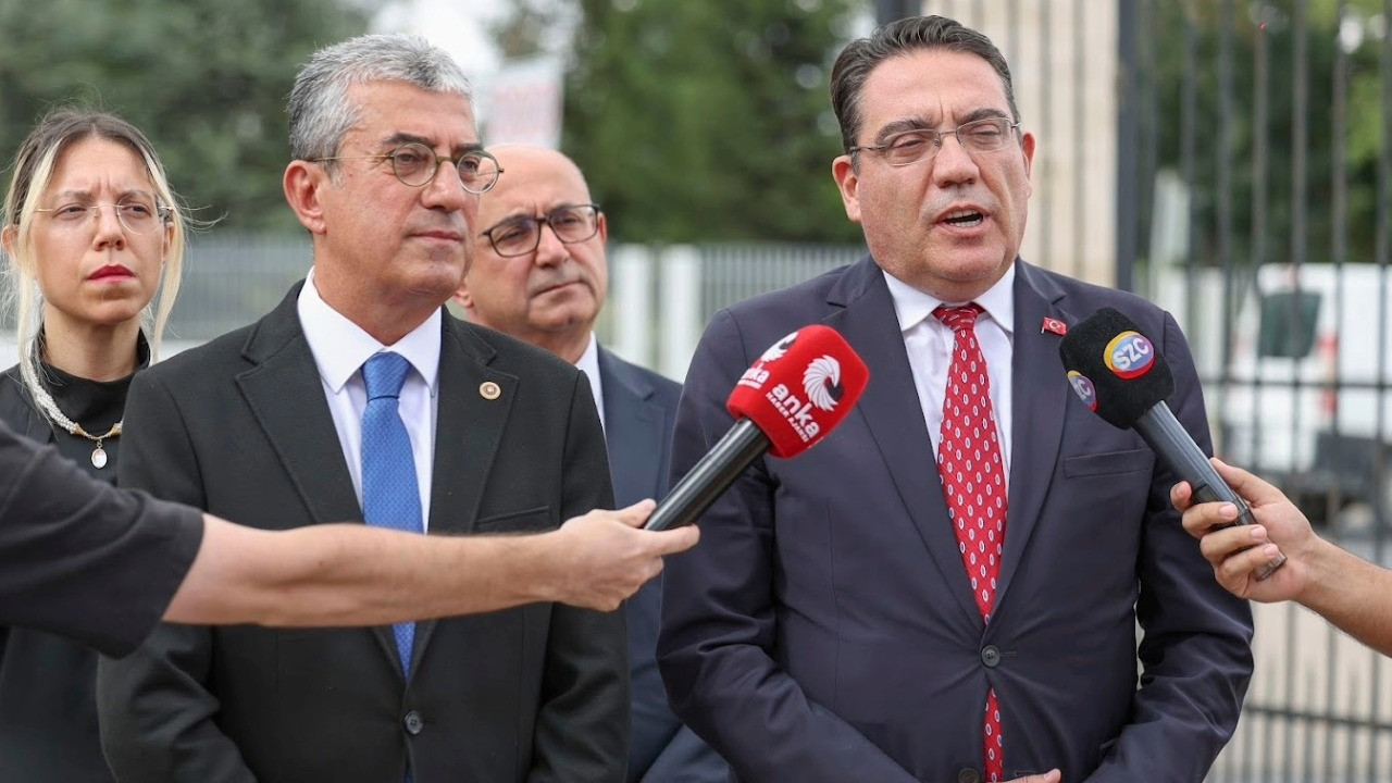 CHP, yüksek rütbeli askerlerin emeklilik yaşlarının cumhurbaşkanı tarafından yükseltilmesi kanununu AYM'ye taşıdı