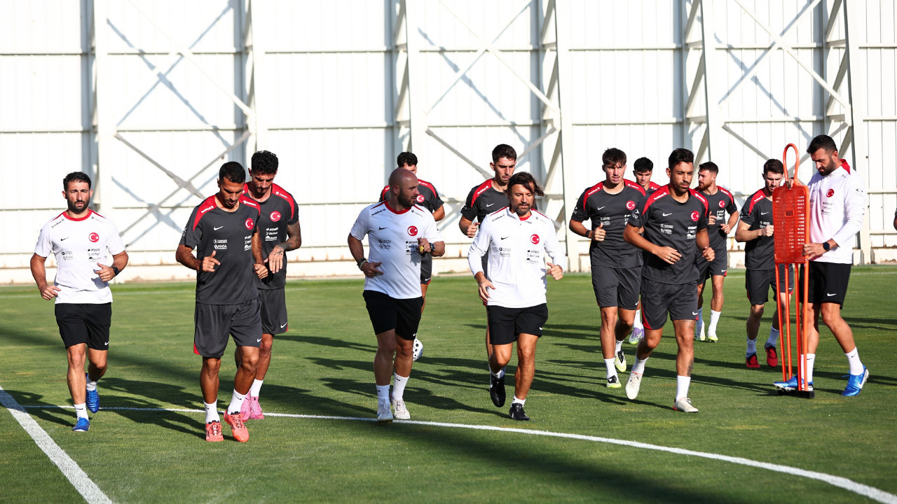 Türkiye'de zorlu İspanya maçının mesaisi başladı