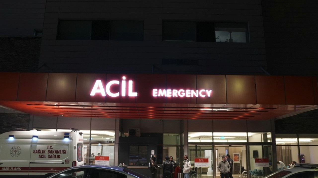 5 katlı inşaattan kafasına tuğla düştü