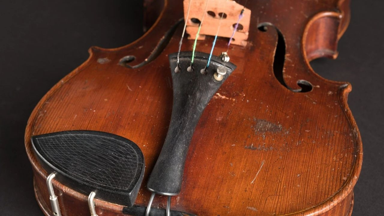 Einstein'ın Nazilerden sakladığı kemanı satışa çıktı