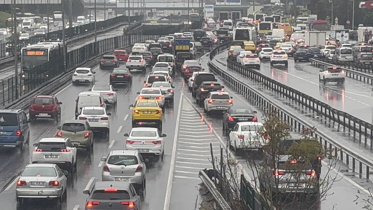 İstanbul'da trafik durma noktasına geldi