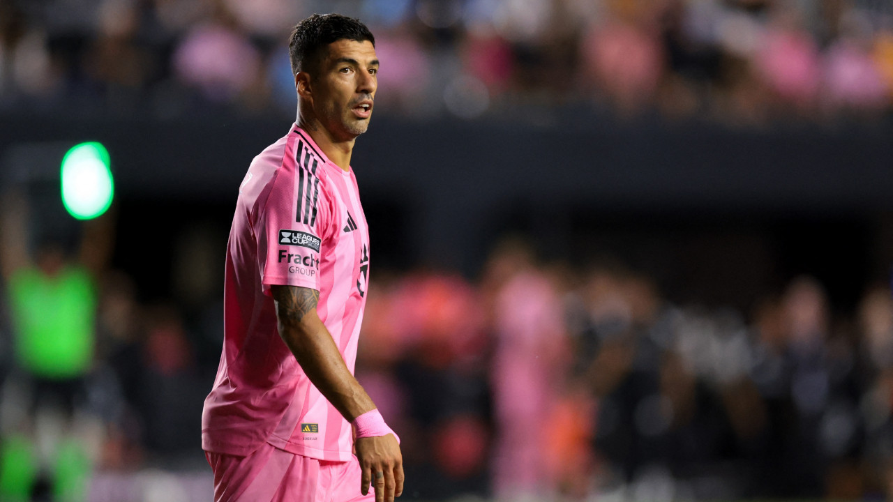 Luis Suarez'e tükürük cezası