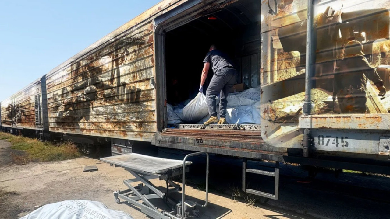 Savaşın korkunç yüzü: Yüzlerce cansız beden aylardır trenlerde bekliyor