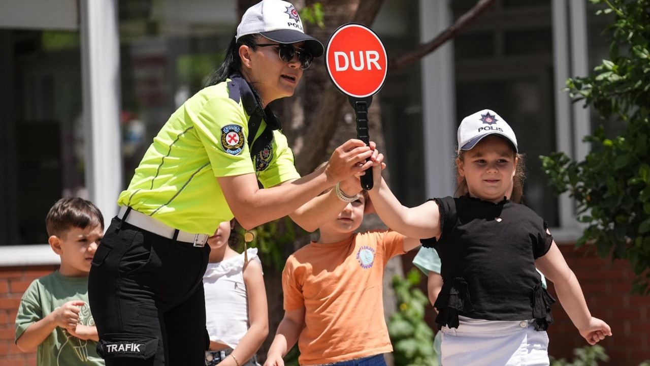 Yerlikaya: Okul önlerinde trafik ekiplerimiz denetimlerini sıklaştıracak