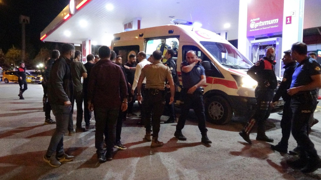 Altın borcu kavgasını polis havaya ateş açarak ayırdı