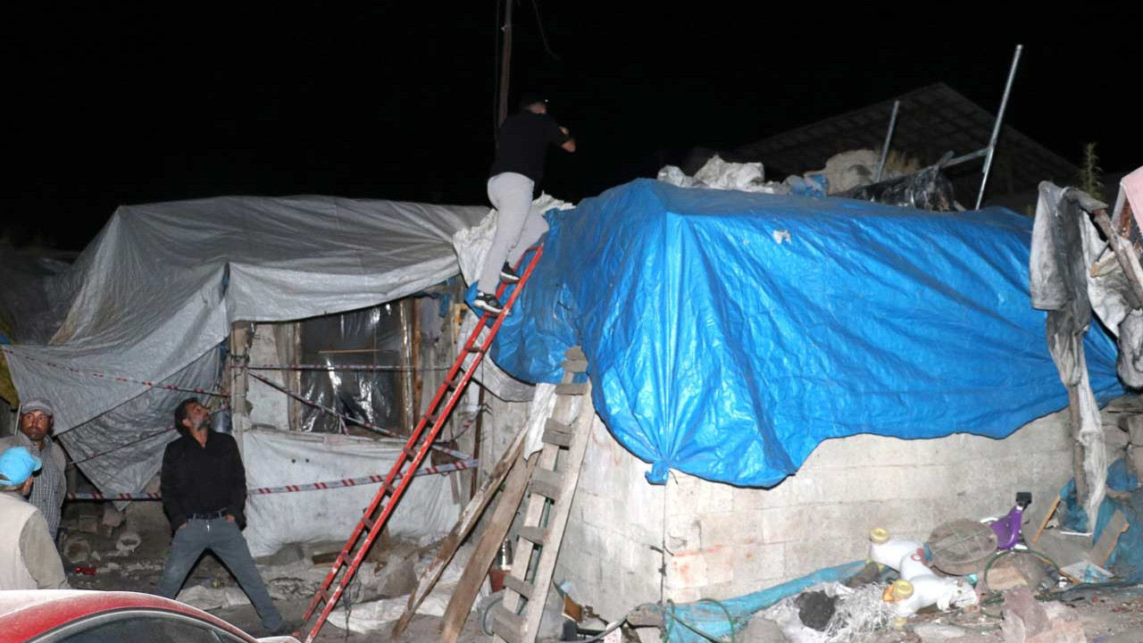 Erzurum'da toprak evin damı çöktü, 2 çocuk öldü yaralılar var