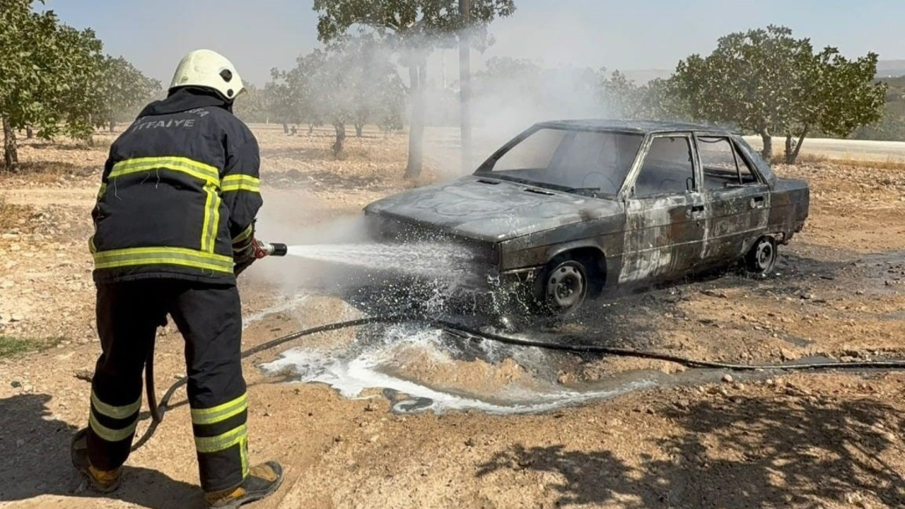 Kendi aracını yaktı: Otomobil küle döndü