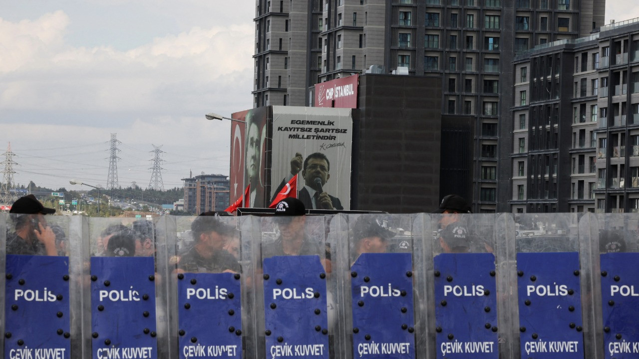 Polis girince savaş alanına dönmüştü: CHP İstanbul İl binasını kapattı