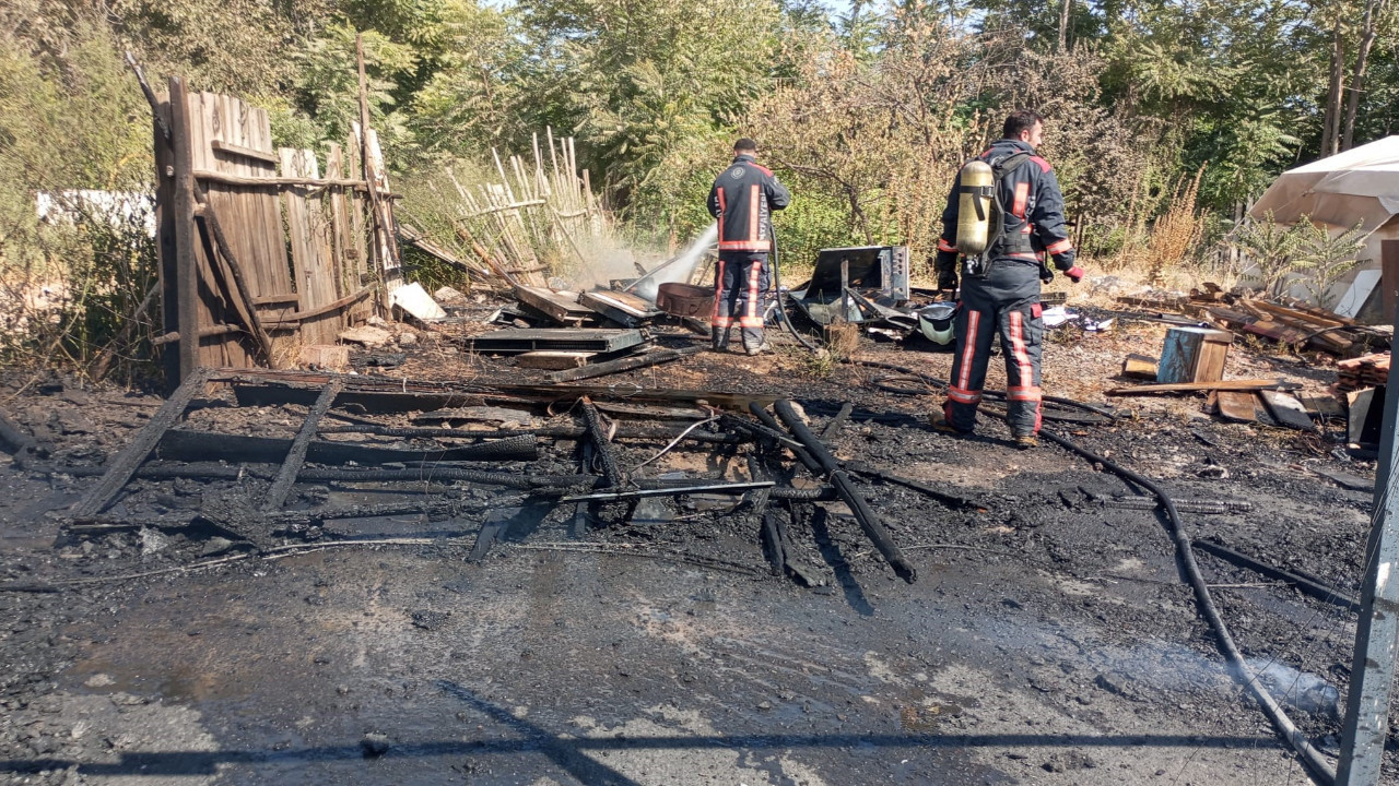 Şantiye yangını evlere sıçradı