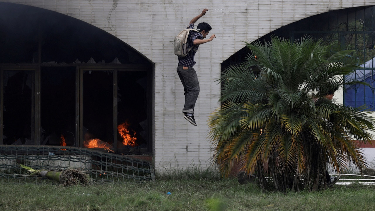 Sosyal medya kısıtlandı Nepal birbirine girdi: Çok sayıda ölü var