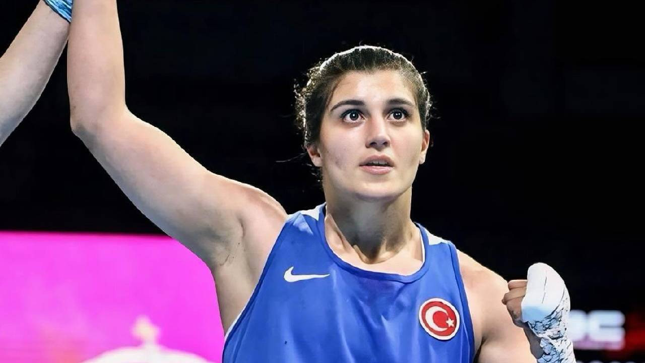 Busenaz Sürmeneli, Dünya Boks Şampiyonası'nda çeyrek finalde