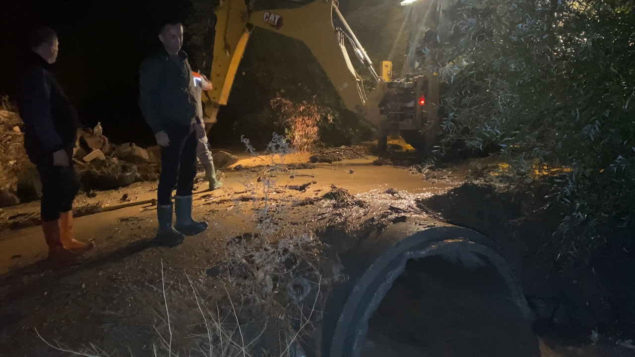 Kırıkkale'yi sağanak vurdu: Dereler taştı, yollar kapandı