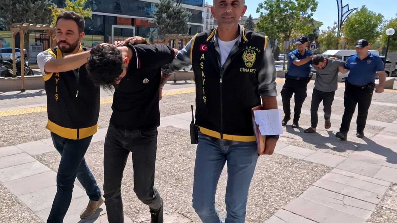 Polise sandalye ve bıçakla saldıran baba-oğul tutuklandı