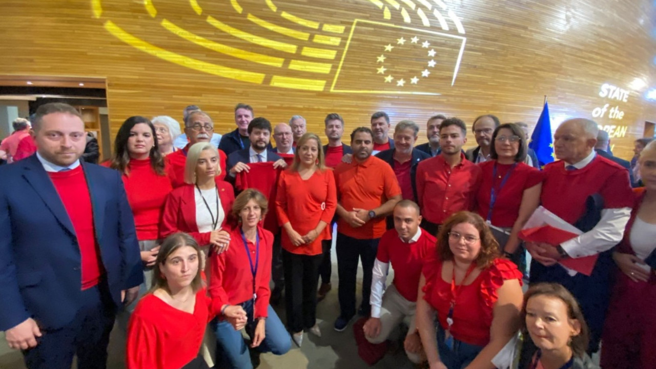 Avrupa Parlamentosu'nda kırmızı eylem