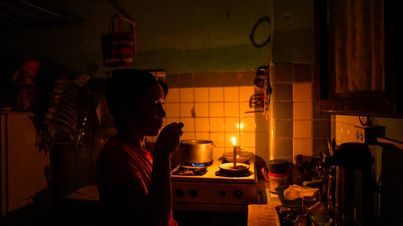 Bu yıl 4. kez oluyor: Ülke karanlığa gömüldü