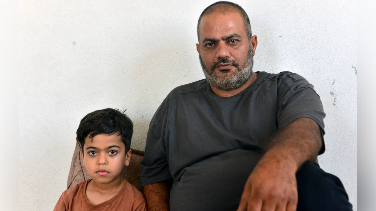 Motosikletli saldırganlar, 3 çocuğun bulunduğu eve kurşun yağdırdı