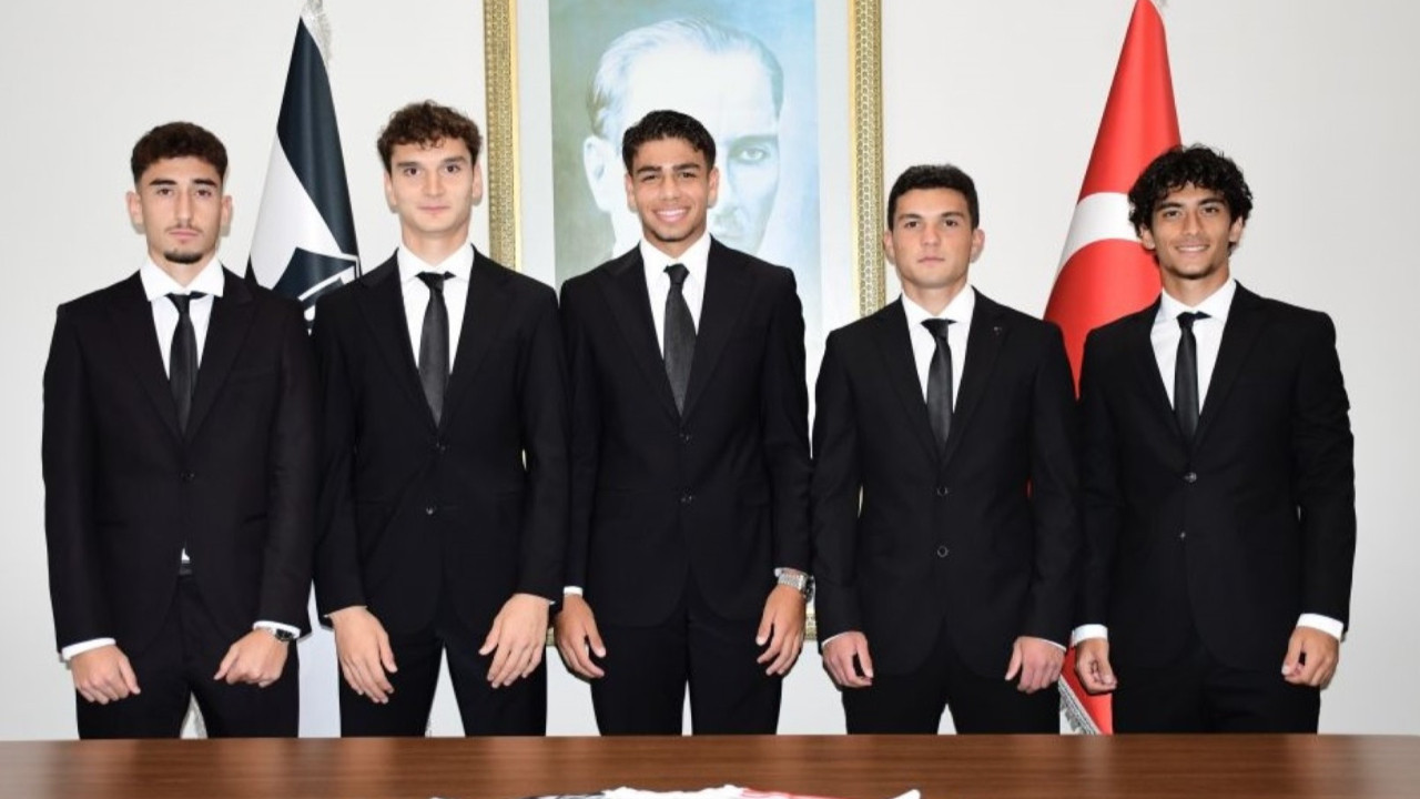 Beşiktaş 5 genç ismi profesyonel yaptı