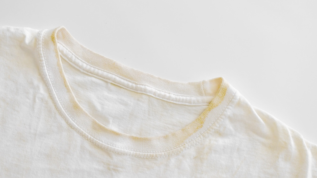 Bilim insanları: Mavi LED ışıkla çamaşırlardaki ter izleri siliniyor