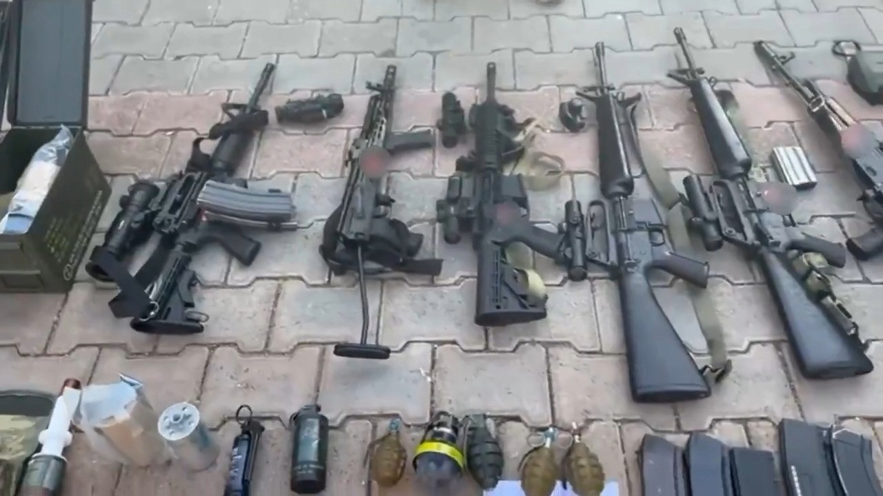 Evden resmen cephanelik çıktı