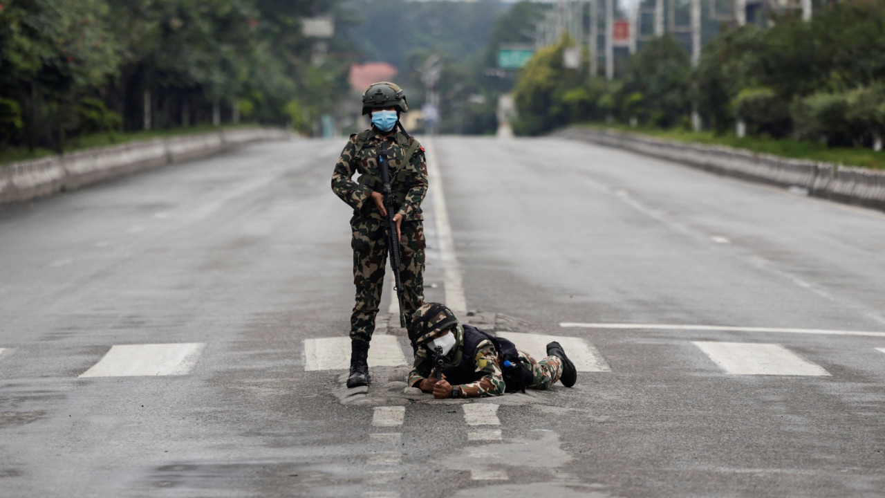 Hükümetin devrildiği isyanda binlerce mahkum kaçtı