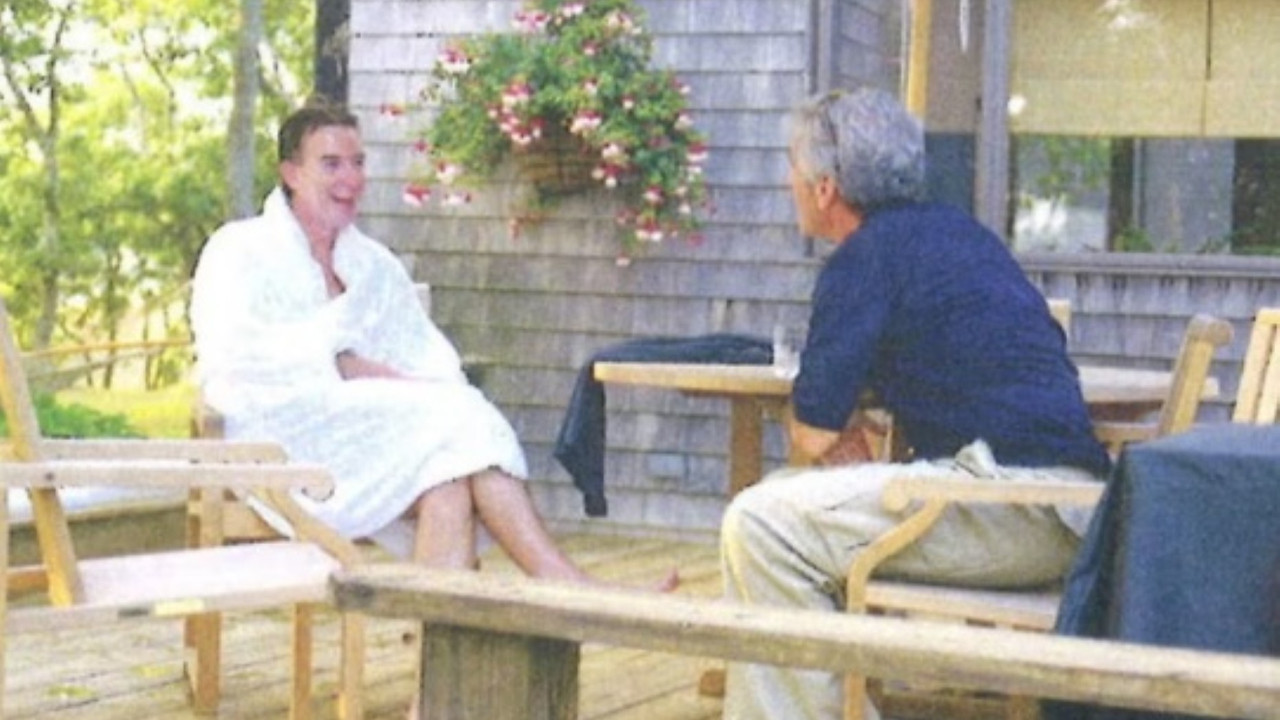 Sapık iş insanıyla dostluğu büyükelçilik kariyerinin sonu oldu