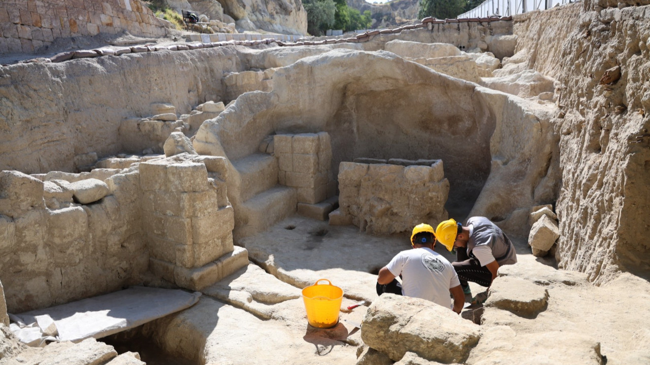 Yolun altından bin 500 yıllık tarih çıktı