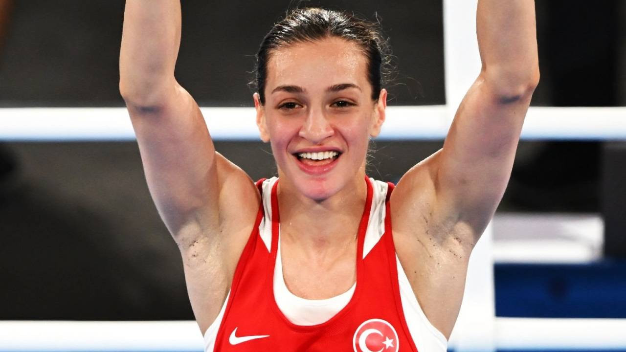 Buse Naz'a büyük onur