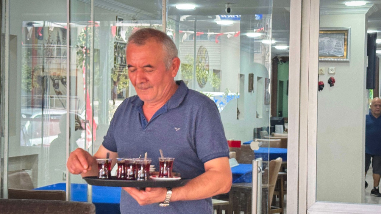 İzmir'de çay bahçeleri ve kahvehanelerdeki fiyatlara zam