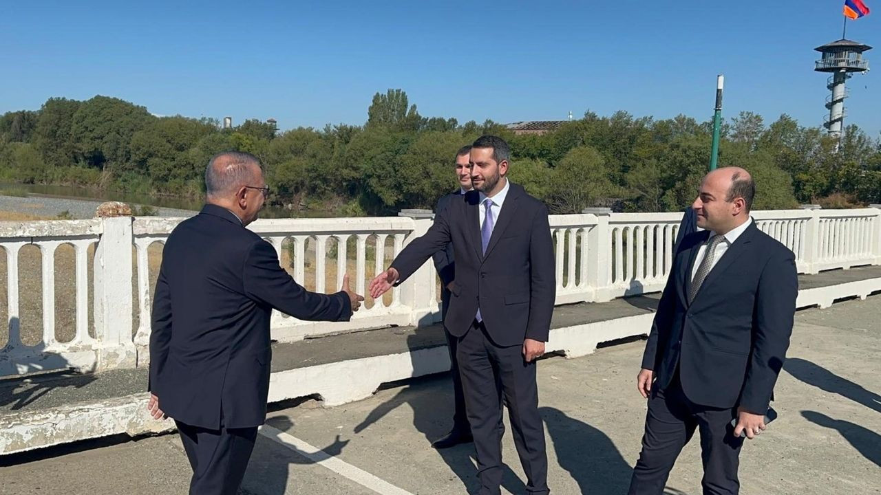 Türkiye-Ermenistan arasında kritik görüşme: Sınırda buluştular