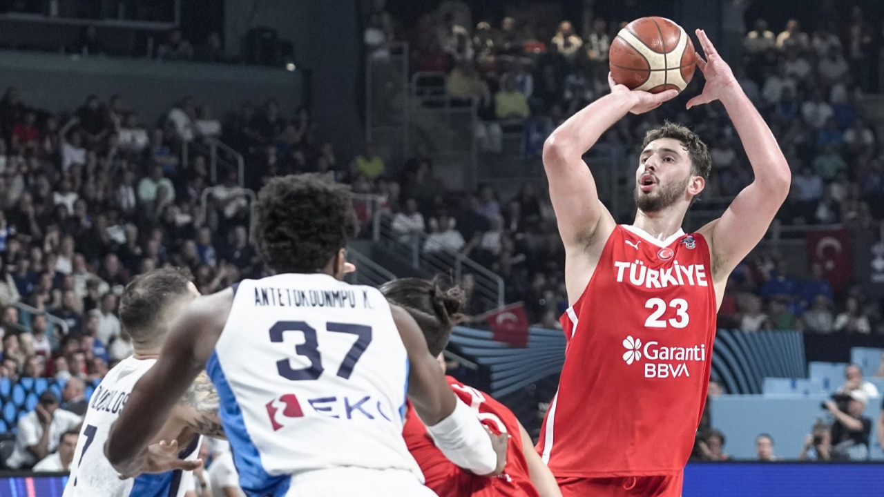 Yunanistan'ı paramparça eden Türkiye, EuroBasket'te finalde: 24 yıl sonra bir ilki başardık