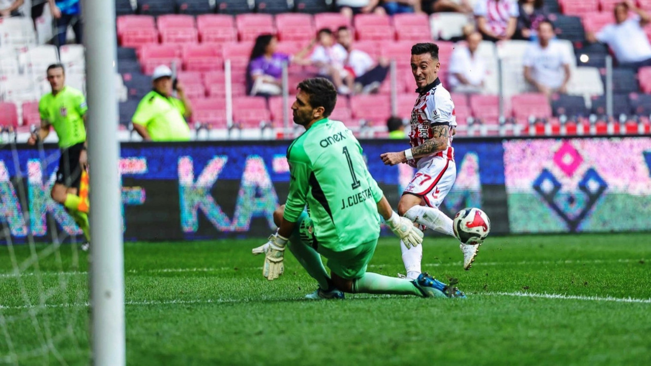 Emre Belözoğlu, 'Reis'i Samsun'da avladı