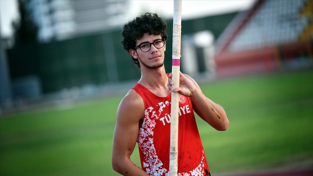 Ersu Şaşma, Dünya Atletizm Şampiyonası'nda finalde