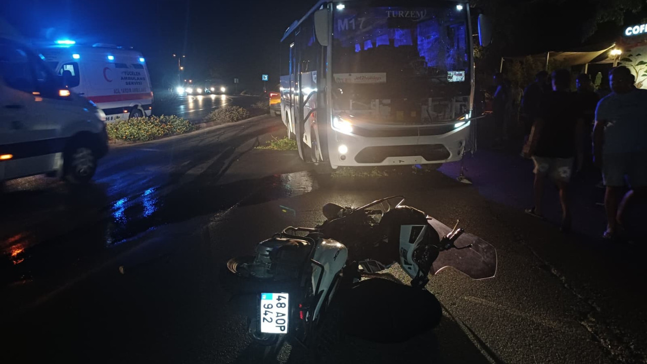 Faciadan dönüldü: Otoboüs karşı şeride geçti