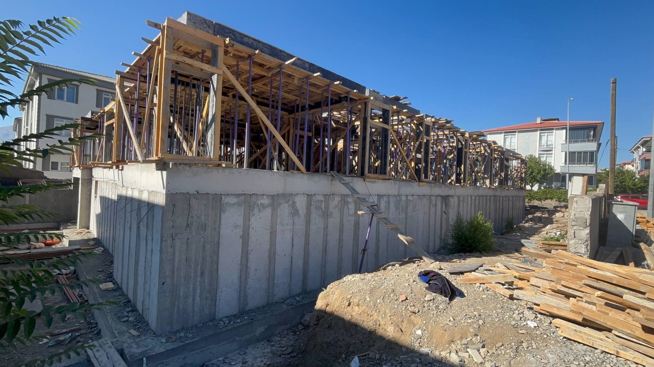 İnşaatta feci kaza: Genç işçi ağır yaralandı