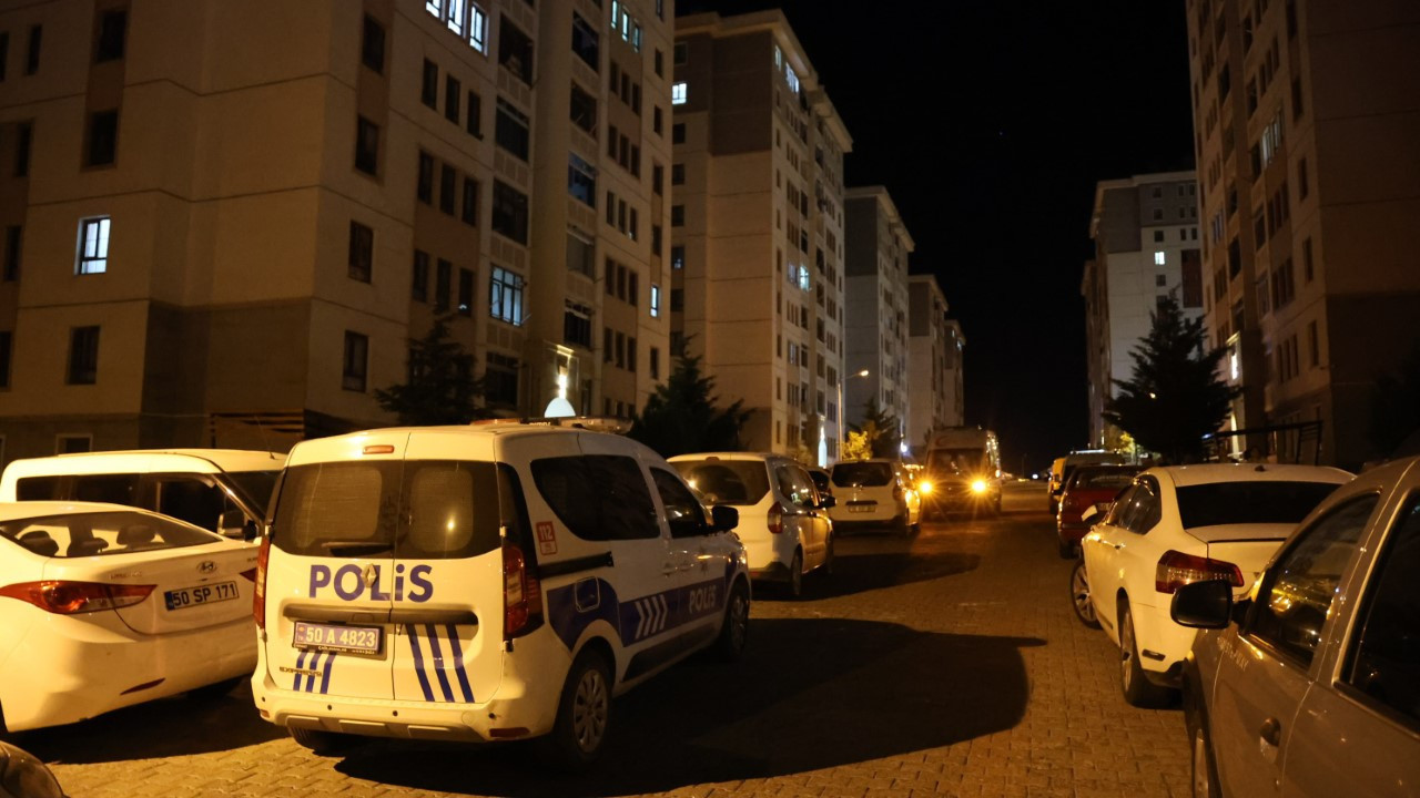 Üniversiteli genç evinde ölü bulundu