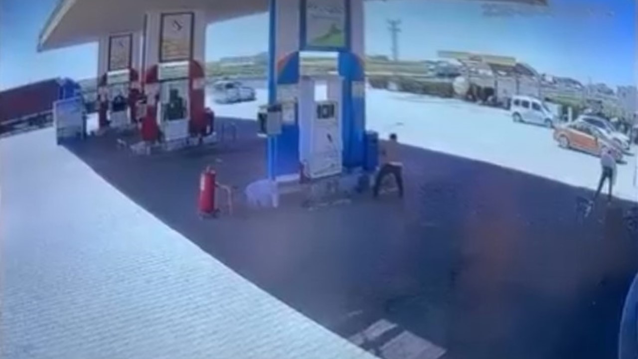 Akaryakıt istasyonunda silahlı kavga: 4 yaralı