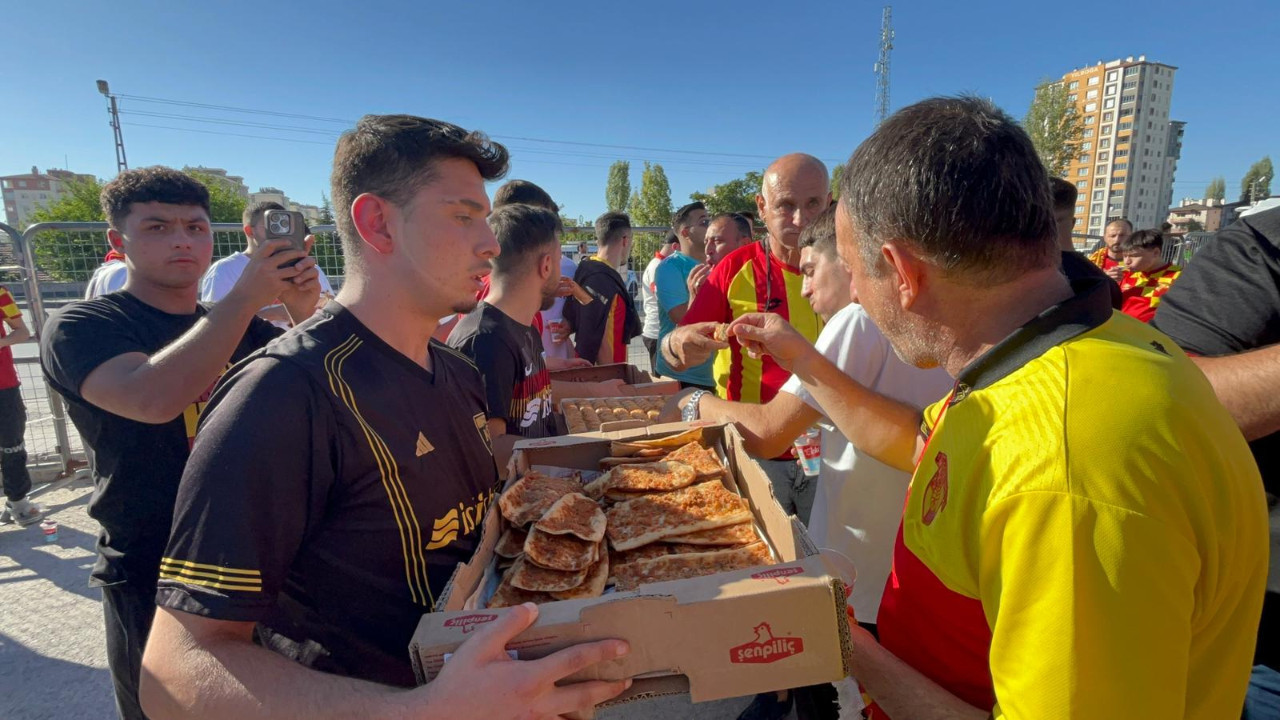 Kayserispor taraftarından Göztepe taraftarına büyük jest